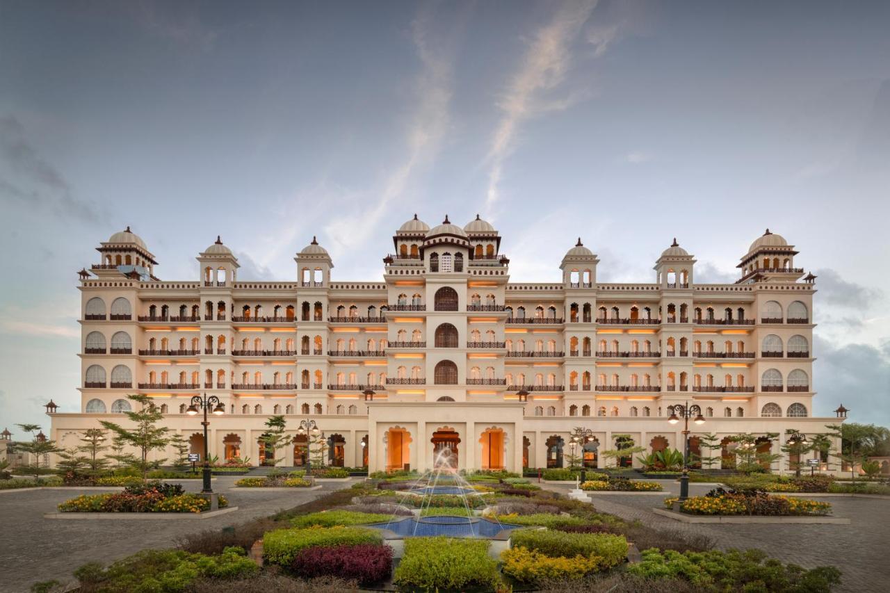 Uday Palace Navsari, A Member Of Radisson Individuals Exterior foto