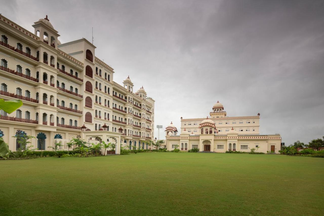 Uday Palace Navsari, A Member Of Radisson Individuals Exterior foto