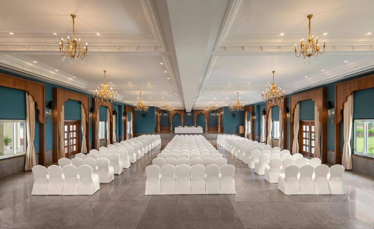 Uday Palace Navsari, A Member Of Radisson Individuals Exterior foto