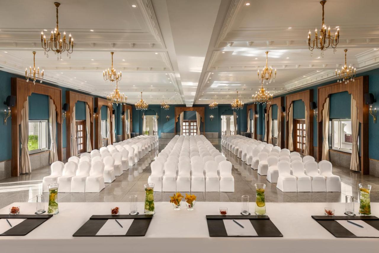 Uday Palace Navsari, A Member Of Radisson Individuals Exterior foto