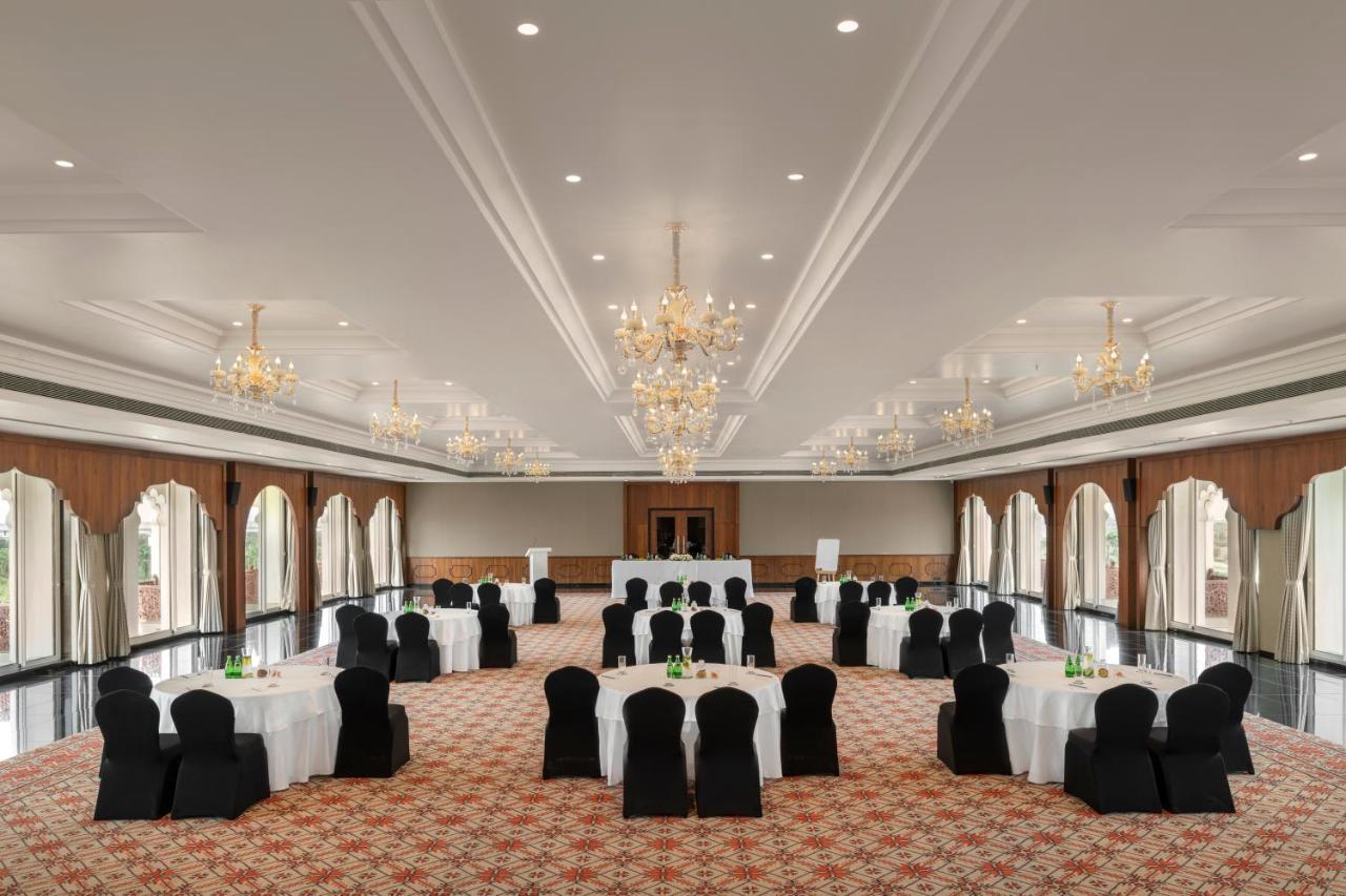 Uday Palace Navsari, A Member Of Radisson Individuals Exterior foto