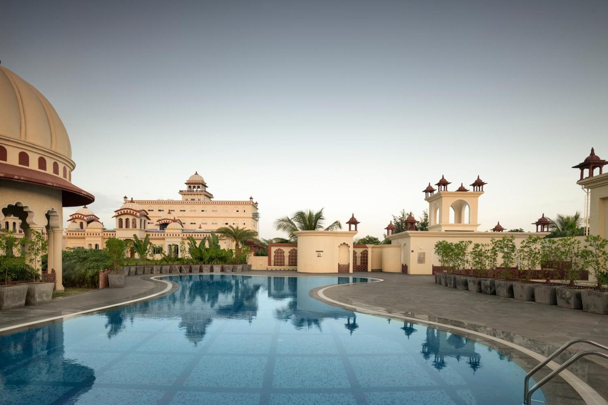 Uday Palace Navsari, A Member Of Radisson Individuals Exterior foto